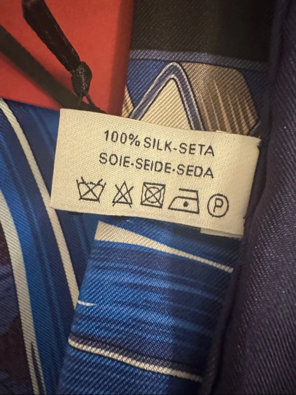 Salvatore Ferragamo silk scarf. - Picture 6 of 7